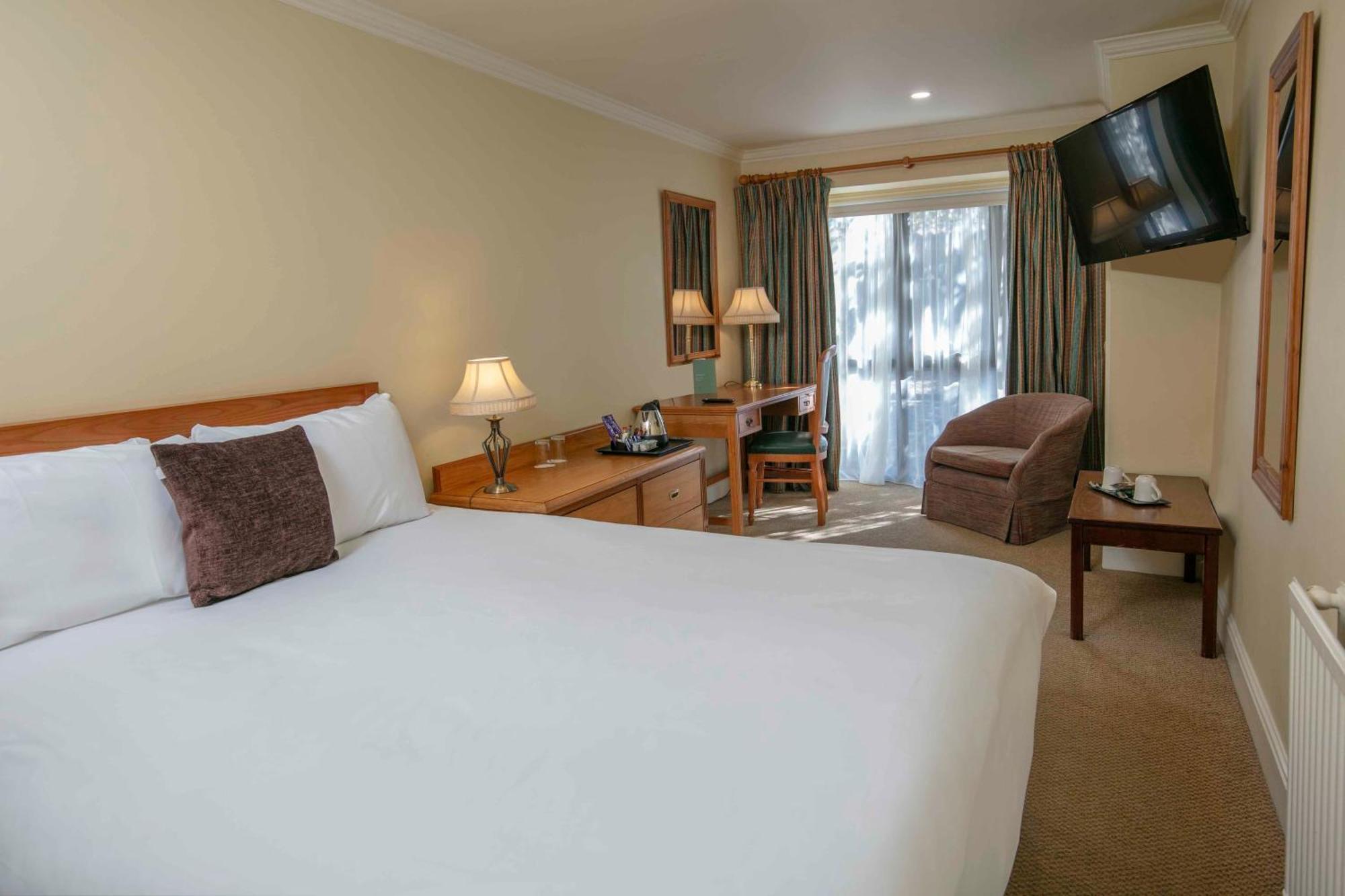 Knights Hill & Hotel 4*