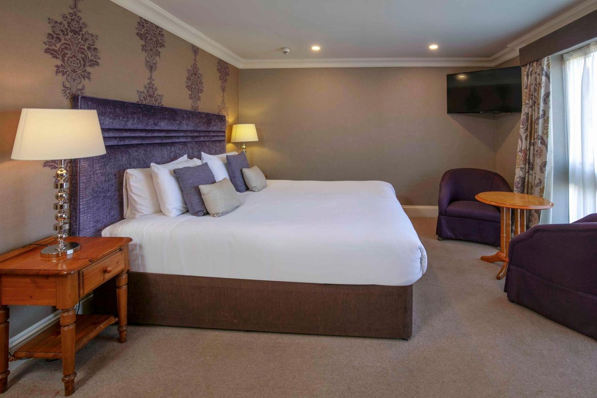 Hotel Knights Hill &